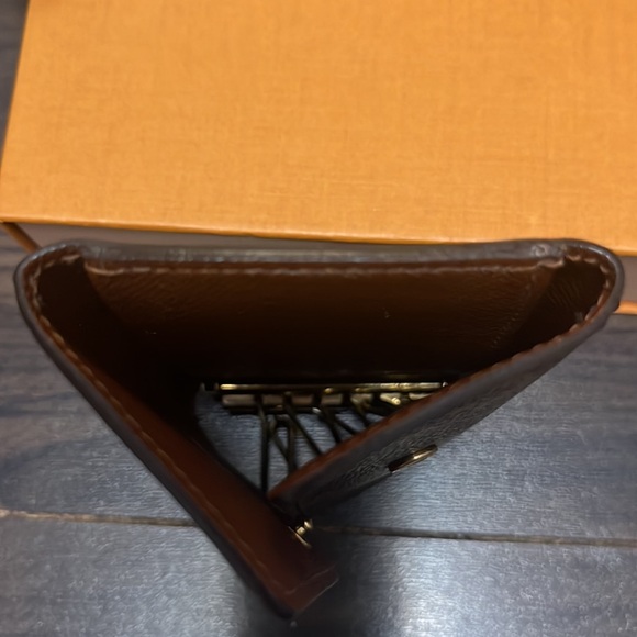 Authentic Louis Vuitton Monogrammed 6 Key Holder - Picture 9 of 13